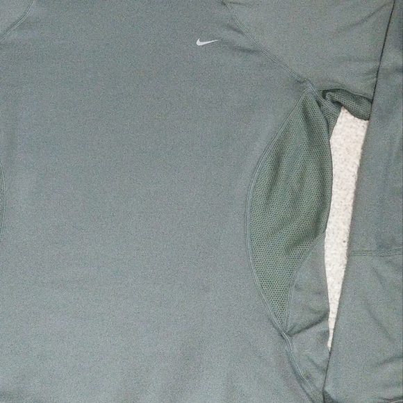 NikeFit Dry Stretchy Fitted Sage Green Vented  Base Layer Top- Nike+ Size Small - Picture 4 of 11